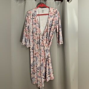 Caden Lane Henlee’s Hydrangea Knit Maternity Robe